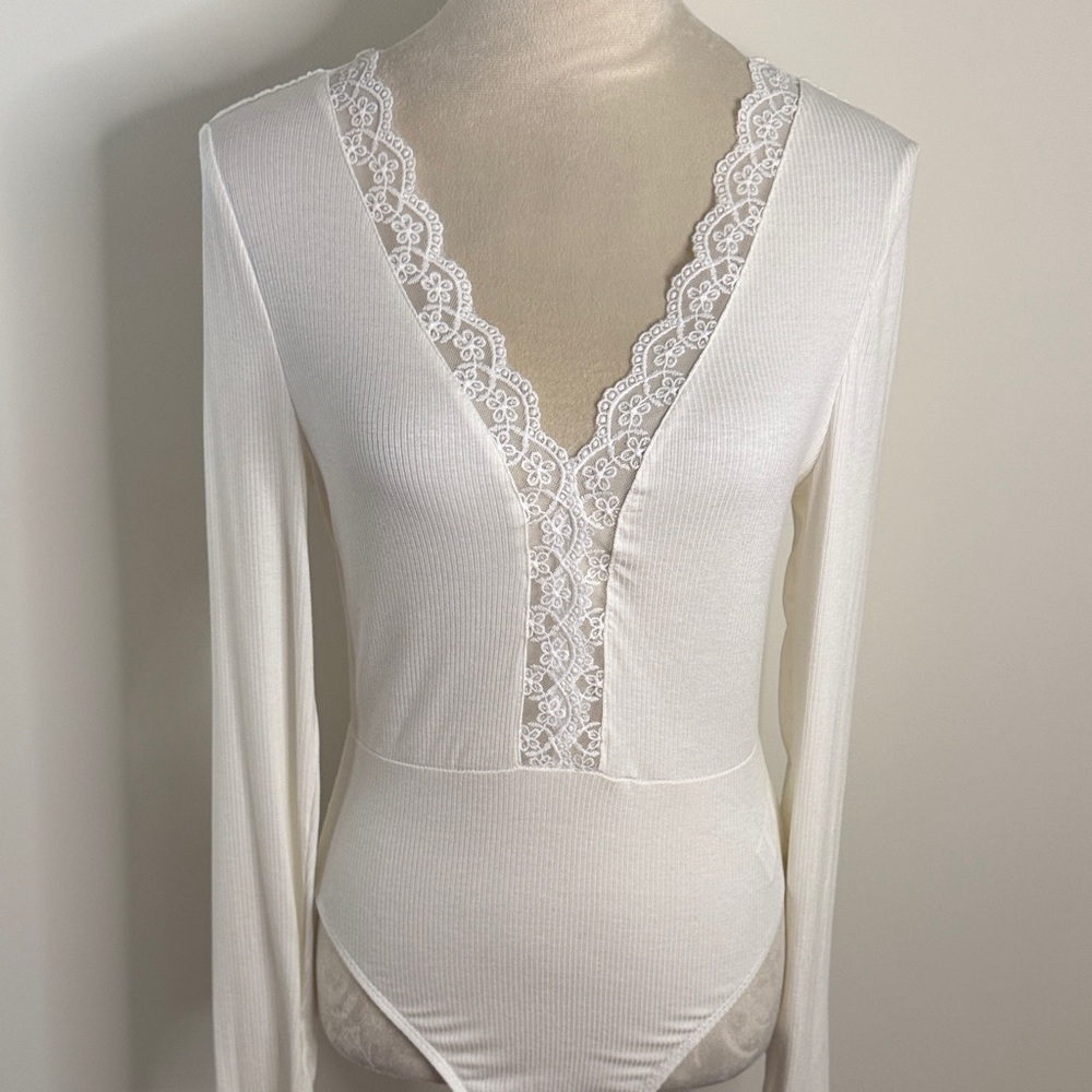 SHEIN White Lace Trim Bodysuit